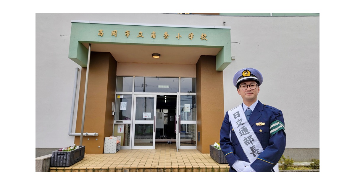 ボンボンTVのよっち、母校・富山県高岡市立南条小学校で「一日交通部長」に就任！〜横断歩道実技や反射材の贈呈を通じ「命を守る勉強」を実践。新1年生50名へ交通安全を直接伝導〜